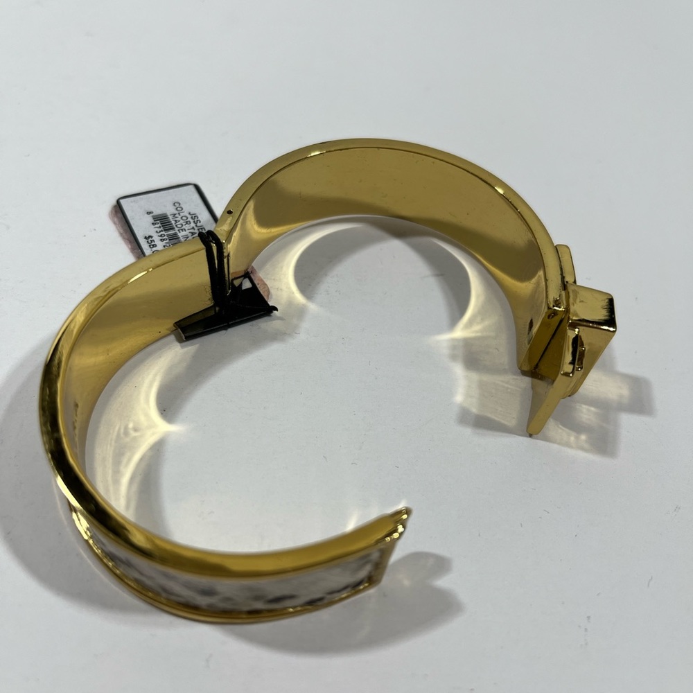 💕 BCBG Maxazria Bracelet. NWT 💕 - Picture 4 of 5
